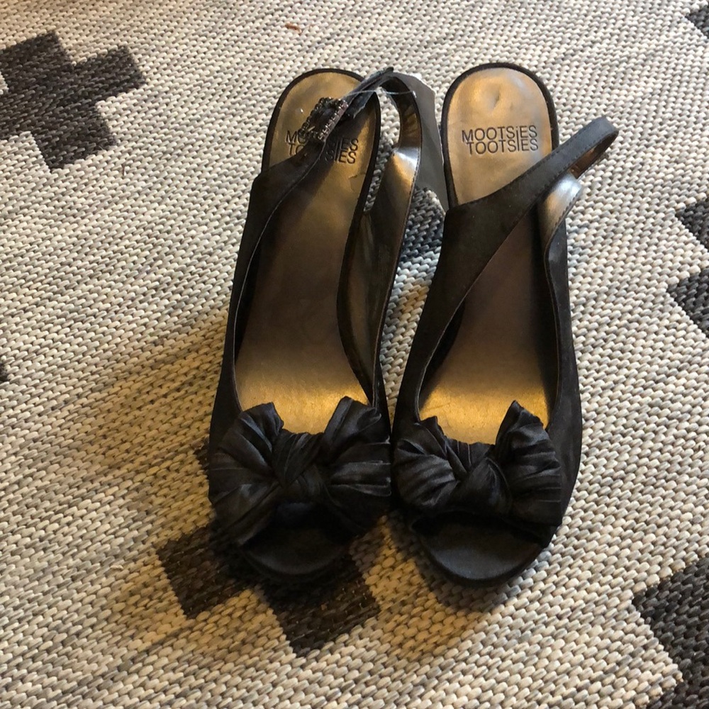 Moosties Tootsies low high heel